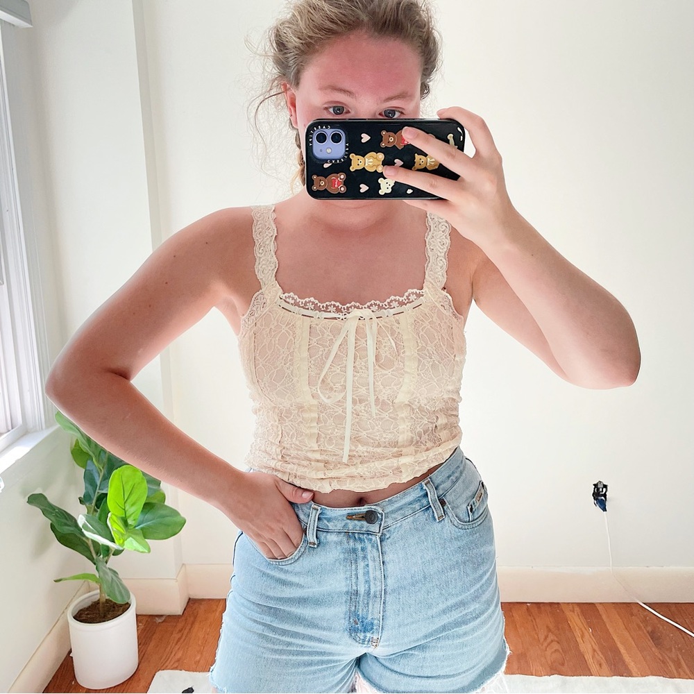 Tiger Mist Cream Lace Trendy Cropped Tank Top